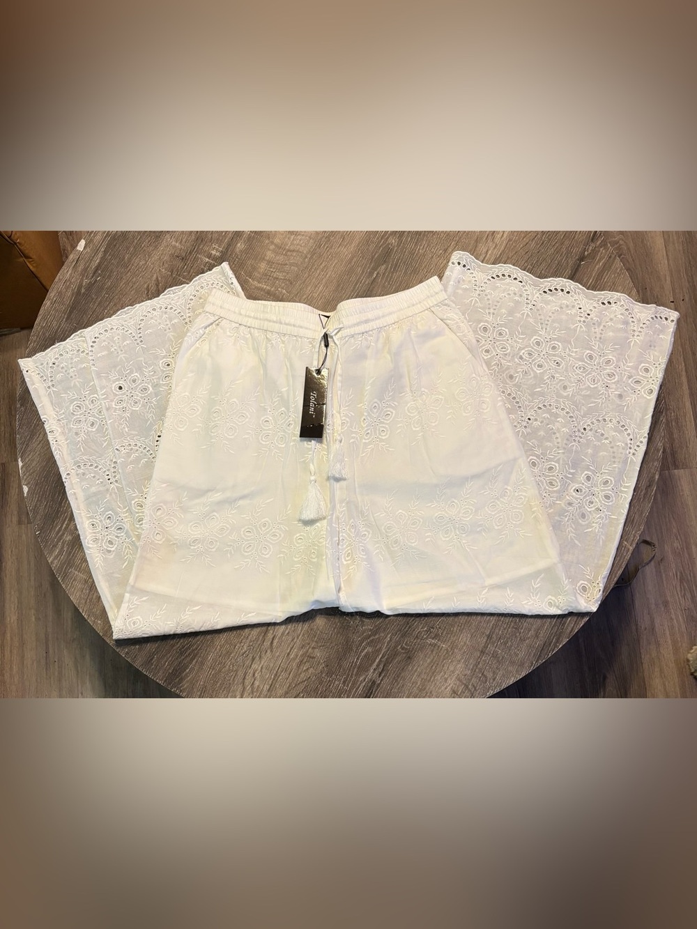 Tolani White Size M  Eyelet Drawstring Pants NWT